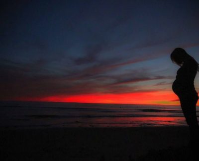 Comment voyager sereinement quand on est enceinte ?