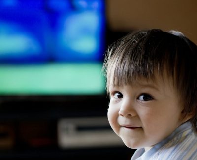 Mauvaises habitudes alimentaires des enfants : la pub au banc des accusés